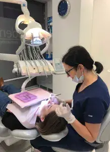 Czy znieczulenie u dentysty boli? Jak uniknąć dyskomfortu podczas zabiegu