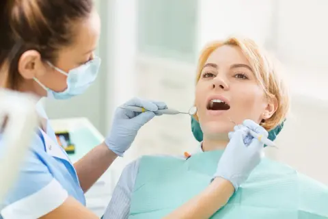 Ile naprawdę kosztuje prywatna wizyta u dentysty? Sprawdź, jak uniknąć wysokich rachunków