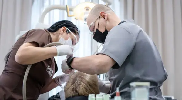 Czy podczas okresu można iść do dentysty? Sprawdź, czy to bezpieczne