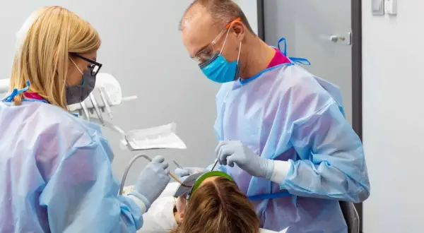 Ile kosztuje znieczulenie u dentysty? Sprawdź ceny i uniknij niepotrzebnych wydatków